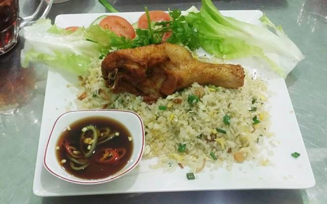 Quán Ăn Quyền Ký - Hủ Tiếu, Cơm Chiên, Lẩu & Hải Sản