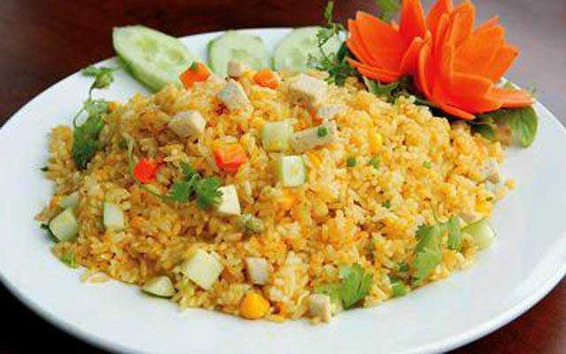 Quán Ăn Quỳnh Côi Quán - Cơm Rang, Phở, Mỳ Xào