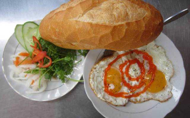Quán Ăn Tân Tân - Bánh Mì Ốp La