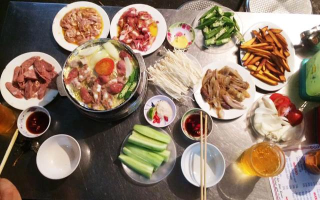 Quán Ăn Táo Đỏ - Lẩu & Nướng