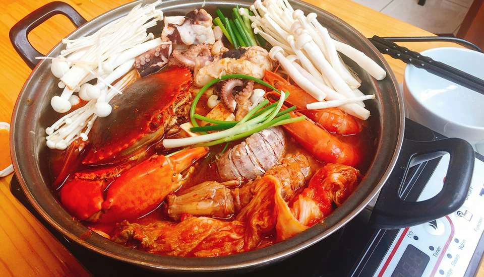Quán Ăn Thảo Ngọc - Lẩu Bò Nấm & Hải Sản Bình Dân