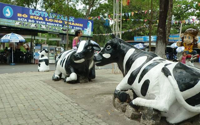 Quán Ăn Trạm Dừng Chân Bò Sữa Long Thành