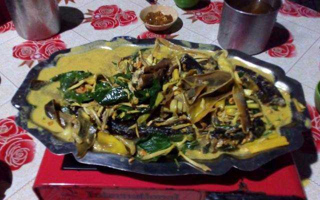 Quán Ăn Út Hóa Quán - Chiên, Xào & Lẩu