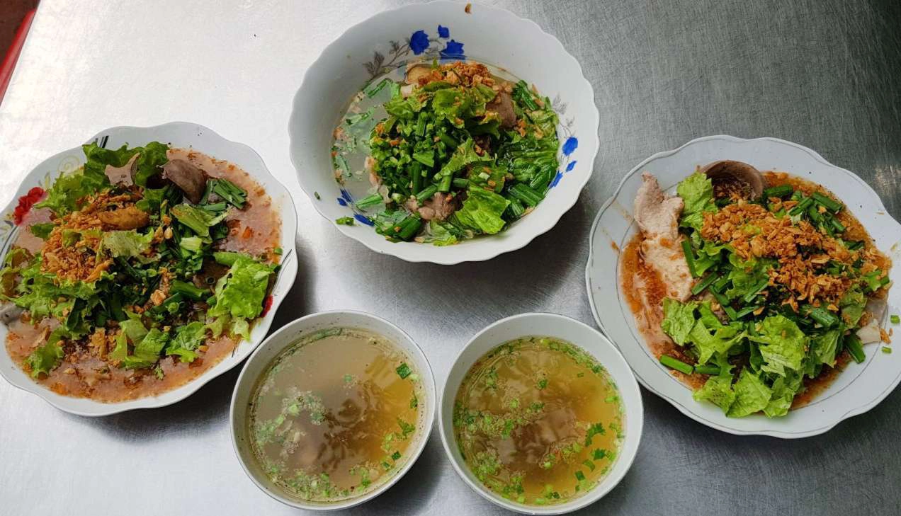 Quán Ăn Ý Quán - Hủ Tiếu Sa Đéc & Bánh Canh Gạo