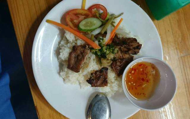 Quán Cơm Chị Quỳnh - Cơm Tấm Sườn Que