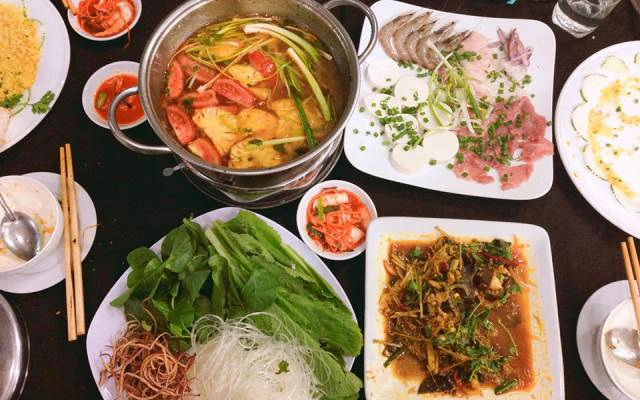 Quán Ăn Quán Gỗ - Lẩu & Nướng