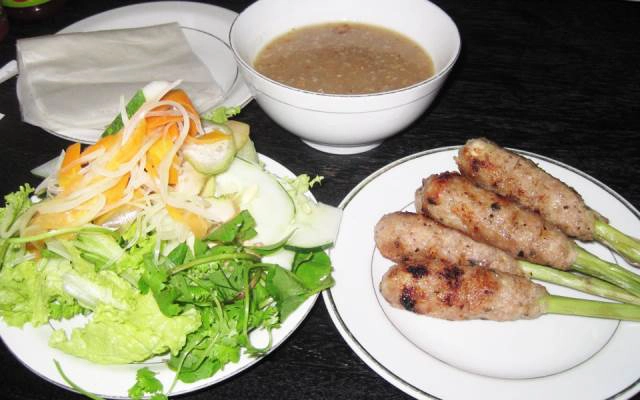 Quán Ăn Quán Hương Trà Huế - Nem Lụi & Bún Thịt Nướng