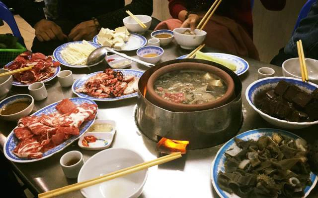 Quán Ăn Quán Nhà Sàn Cường Béo - Gà Ri Lẩu Đuôi Bò