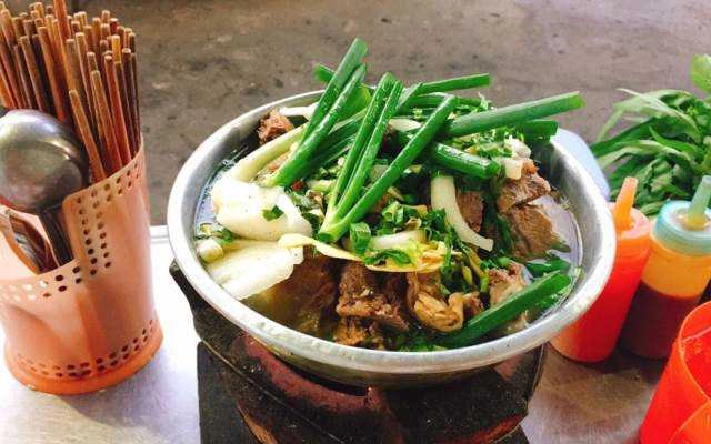 Quán Nhậu Hai Thông - Lẩu Bò, Gà & Các Món Nhậu Bình Dân