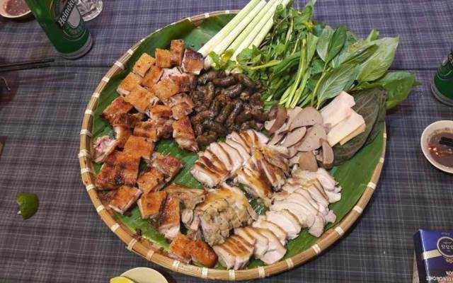Quán Nhậu Heo Tộc Rau Rừng