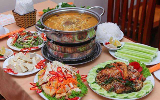 Quán Nhậu Hương Giang - Lẩu Gà & Các Món Nướng