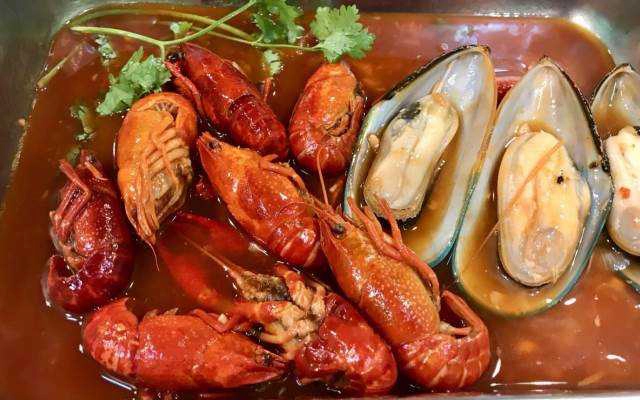 Quán Nhậu Phàm Nguyễn Crawfish - Tôm Hùm Đất & Ốc