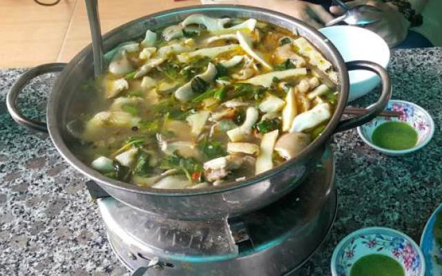 Quán Ăn Quán Phúc Lâm - Cơm Gà & Lẩu Gà Lá É