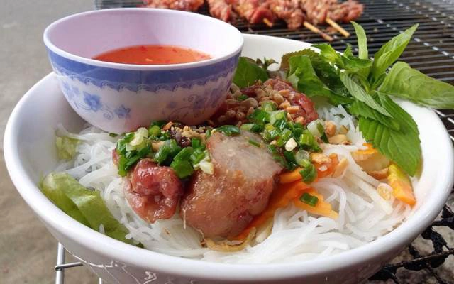 Quân Trần - Bún Thịt Nướng & Nem Nướng