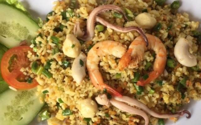 Quán Ăn Quán Tứ Bửu - Cơm Chiên & Hủ Tiếu Xào