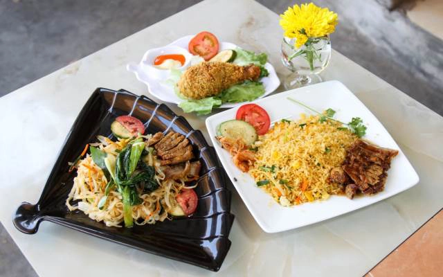 Quán Ăn Quang Aachener Imbiss - Gà Quay & Mì Ốp La