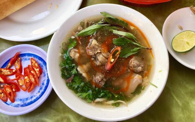 Quang Dũng - Bánh Mì Bò Sốt Vang