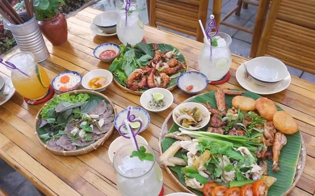 Nhà Hàng Quê Má - Rooftop Garden Restaurant