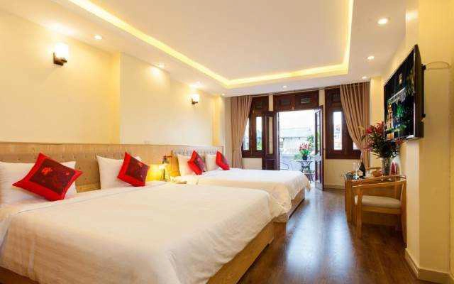 Queen Light Hotel
