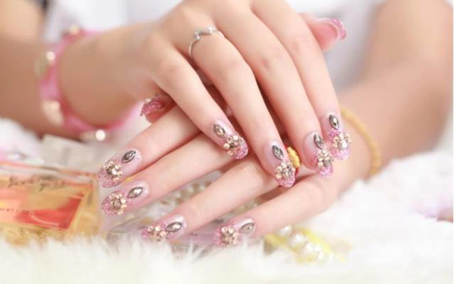 Ruby Beauty - Nail & Make Up