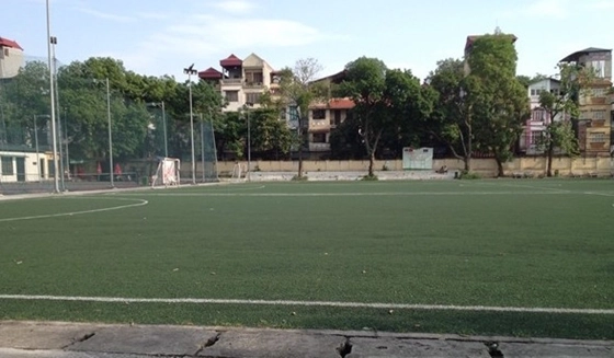 Sân bóng đá gần trường THPT Trung Văn