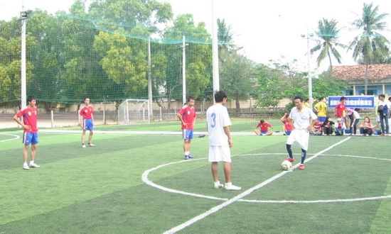 Sân bóng đá Trần Hưng Đạo