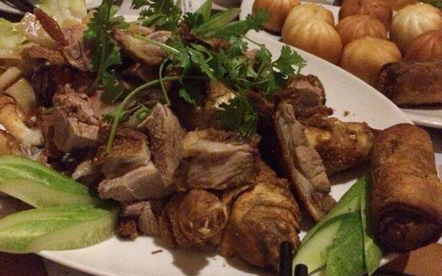 Quán Ăn Suối Trăng Quán - Hồ Văn Cống
