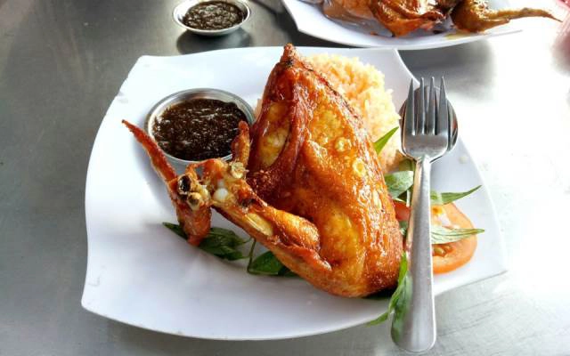 Quán Ăn Tám Trung 2 - Cơm Gà Xối Mỡ