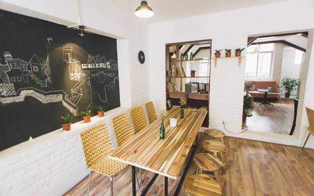 Tầng Trệt Cosmo Cafe - Breakfast & Brunch Restaurant