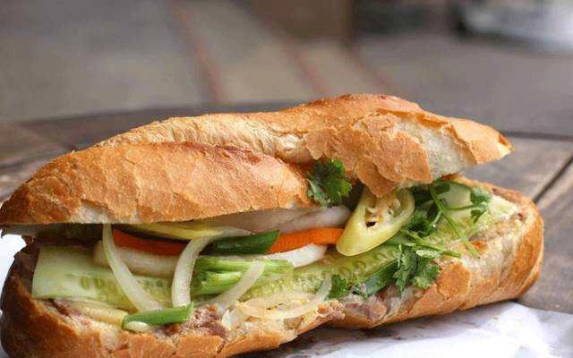 Tiệm Bánh 2T - Bánh Mì & Bánh Hỏi Heo Quay