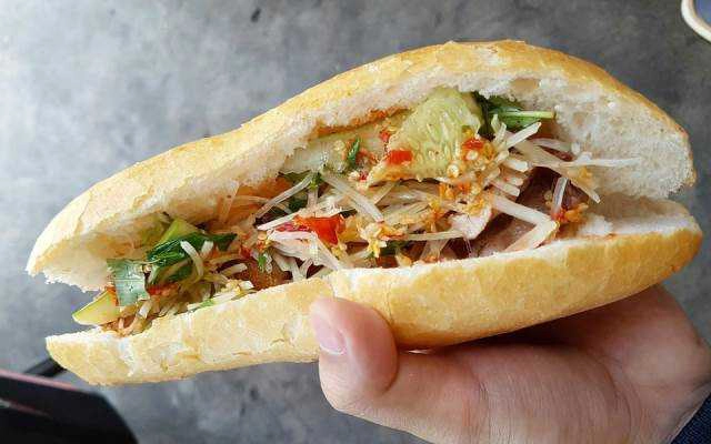 Tiệm Bánh A Bình - Lò Bánh Mì & Heo Quay