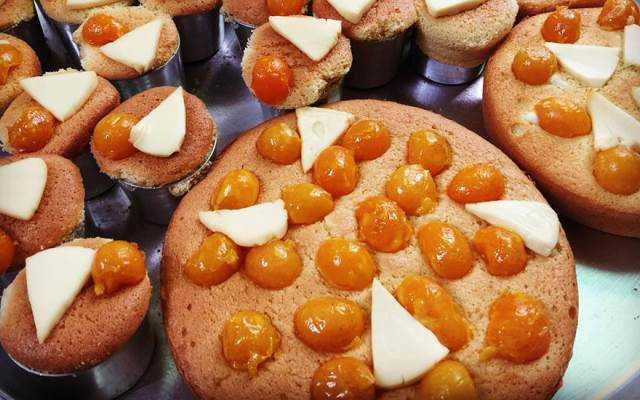 Tiệm Bánh Bánh Bông Lan Phô Mai Trứng Muối - Cao Thắng