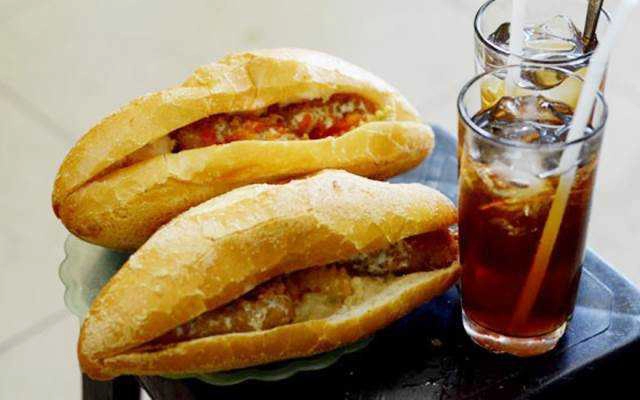 Tiệm Bánh Bánh Mì - 327 Quang Trung
