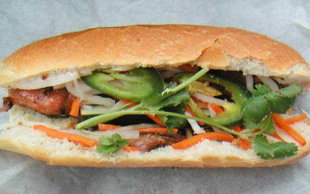 Tiệm Bánh Bánh Mì - 527 Quang Trung