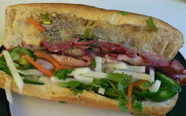 Tiệm Bánh Bánh Mì 73