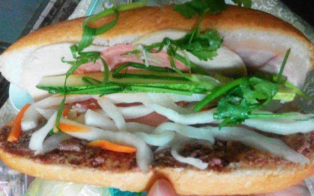 Tiệm Bánh Bánh Mì Ba Lẹ - Nguyễn Trọng Tuyển
