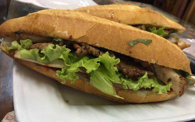 Tiệm Bánh Bánh Mì Bắp