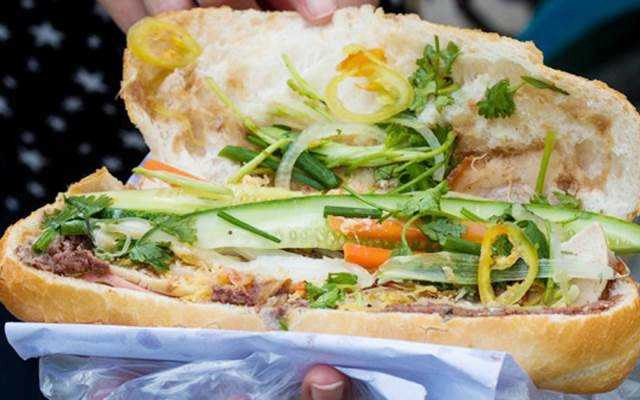Tiệm Bánh Bánh Mì Chả Bò Thập Cẩm