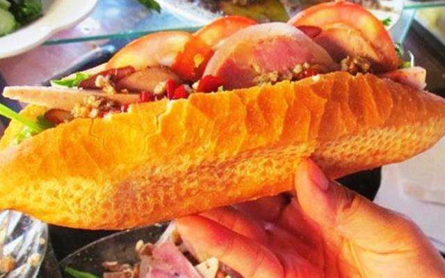 Tiệm Bánh Bánh Mì Chín Ngón
