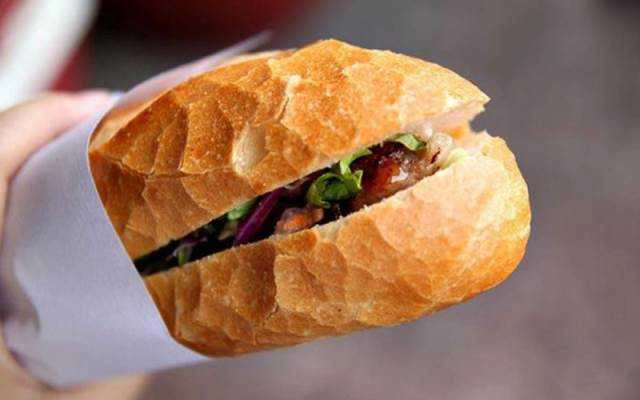 Tiệm Bánh Bánh Mì Cóc Tía