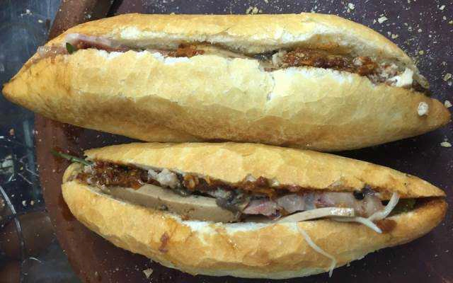 Tiệm Bánh Bánh Mì Điện