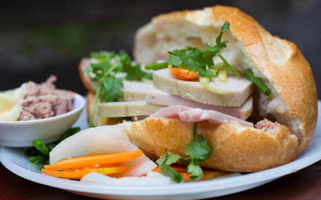 Tiệm Bánh Bánh Mì Gòn - Ấp Bắc