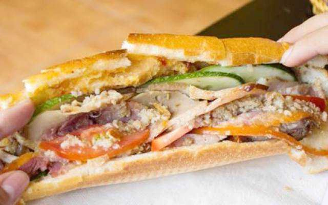 Tiệm Bánh Bánh Mì Hồng Lạc - Huỳnh Thiện Lộc