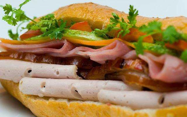 Tiệm Bánh Bánh Mì Huệ Hoàn