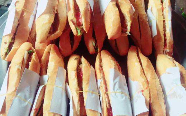 Tiệm Bánh Bánh Mì Lành