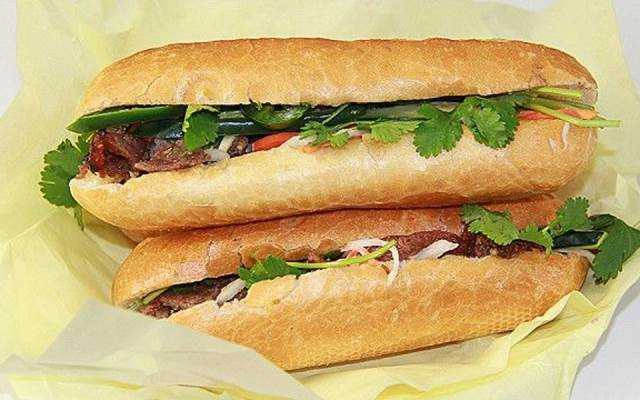 Tiệm Bánh Bánh Mì Ngã Sáu - Cô Phượng