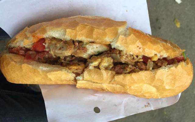 Tiệm Bánh Bánh Mì Nóng - Chùa Láng