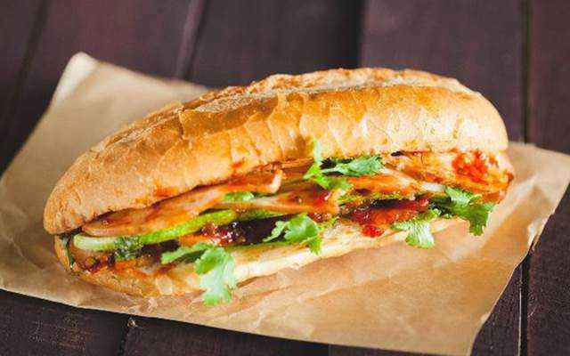 Tiệm Bánh Bánh Mì Quảng Xương
