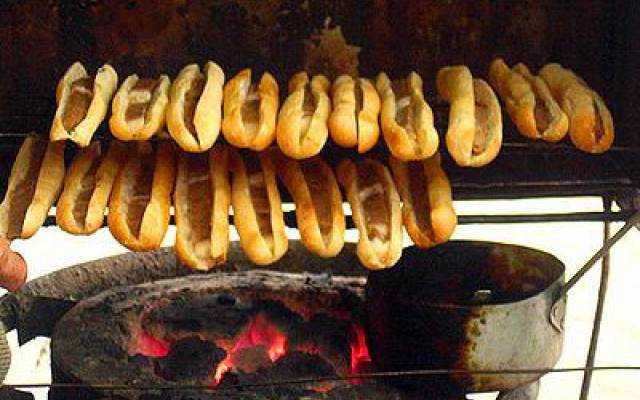 Tiệm Bánh Bánh Mì Que Tứ Hải - Trần Phú