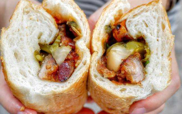 Tiệm Bánh Bánh Mì Tấn Trung